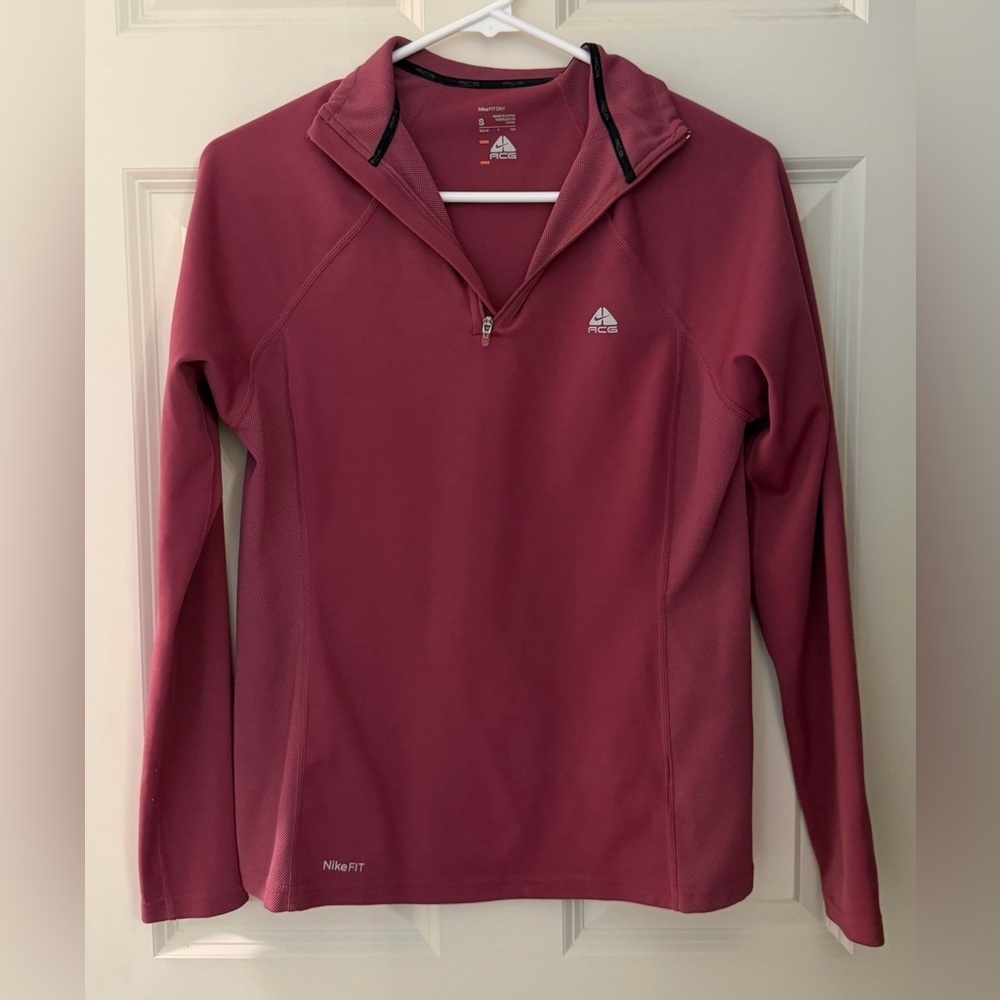 Nike ACG Fit Dry Fit 1/4 Zip Active Pullover in Pink, S